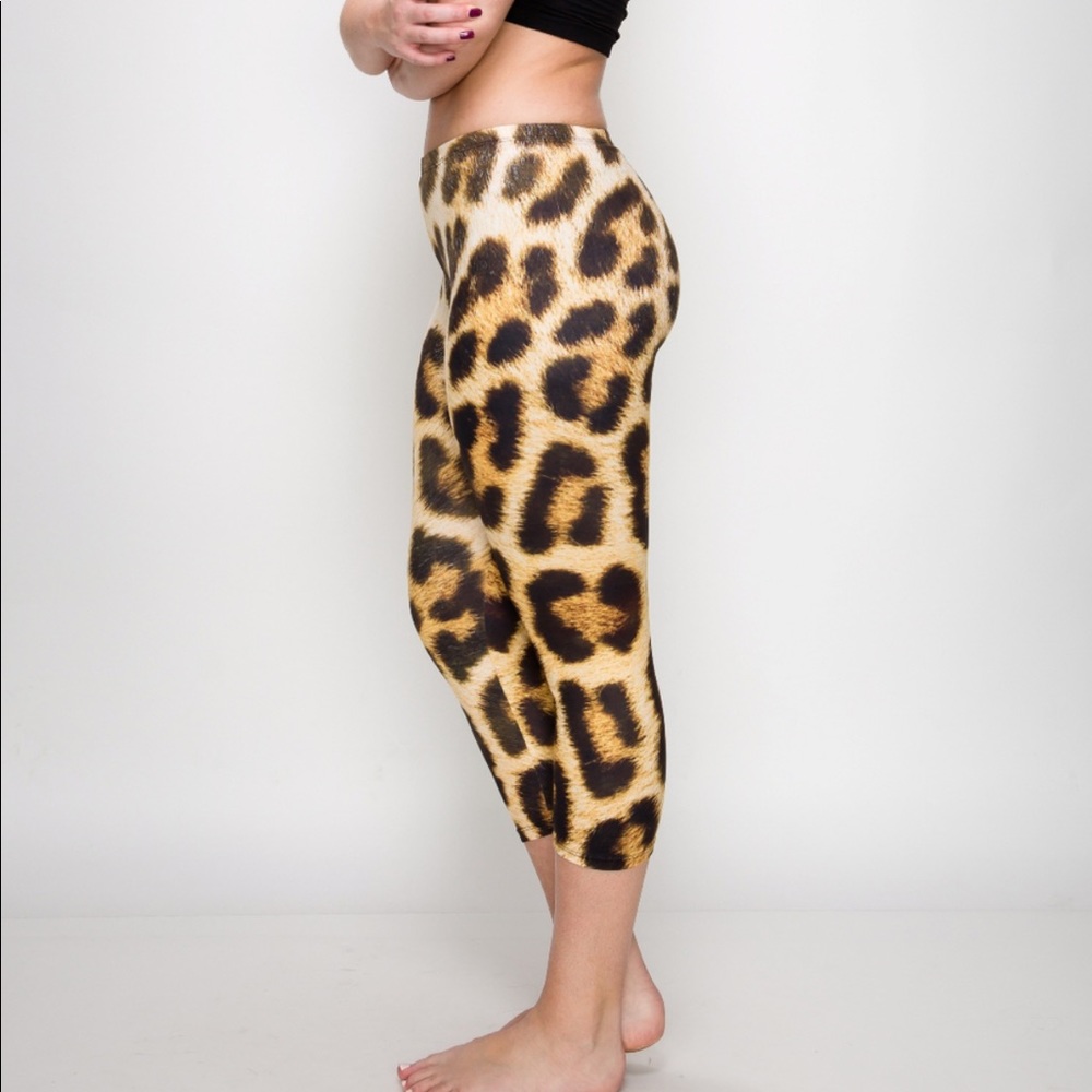 πSALEπ Animal Print Capri - Picture 3 of 8